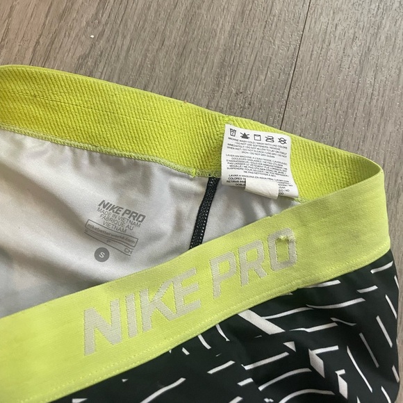 Nike Black and Yellow Leggings - Picture 2 of 2